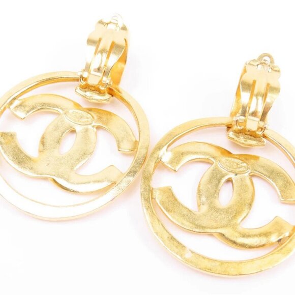 CHANEL CC Logos Round Dangle Earrings Gold Tone 96P Auth n1143 - Picture 3 of 6
